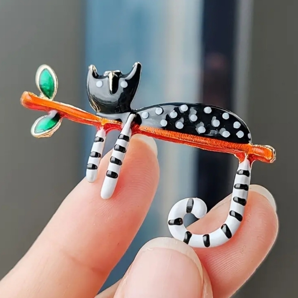 New!  Lazy cat brooch